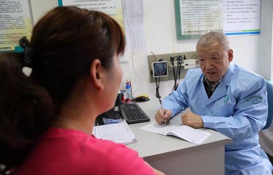 看病挂普通号和专家号有啥区别?原来很多人都