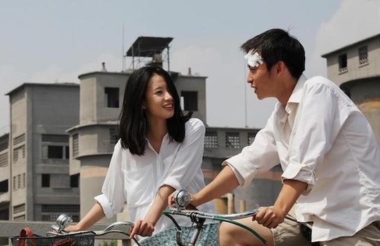 2015年就拍完的《少年巴比伦》,终于在2017年年初公映。电影改编自作家路内的同名处女作,是在工厂家属区长大的“70后”、“80后”们的共同记忆。