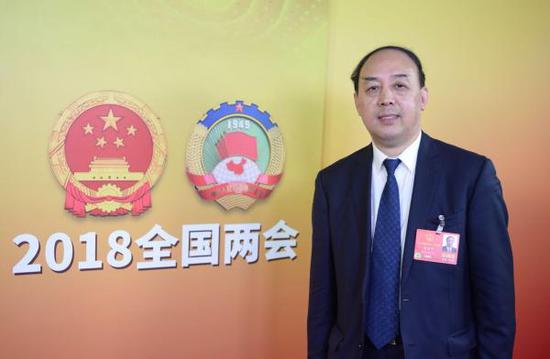周洪宇教授接受澎湃新闻采访。 澎湃新闻记者 赵昀 图