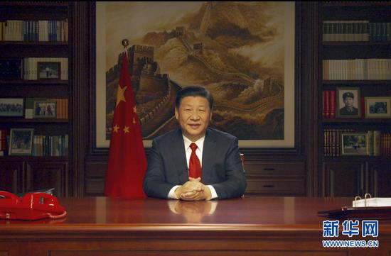 新年前夕,国家主席习近平通过中国国际广播电台、中央人民广播电台、中央电视台、中国国际电视台(中国环球电视网)和互联网,发表二〇一八年新年贺词。新华社发