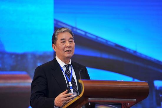 国务院参事、科技部原副部长刘燕华在论坛上作主旨演讲,题为《生态文明的新思考》