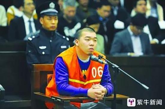 吉星鹏在接受庭审