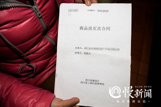 ▲何小平2014年给刘金心买了一套新房,小区环境在当地还不错。
