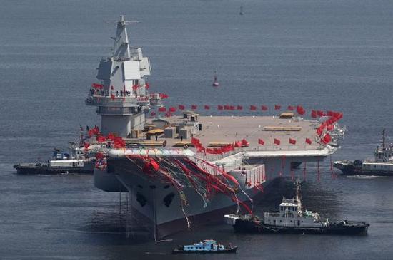 资料图片:2017年,中国国产首艘航母001A型下水。(图片来源于网络)