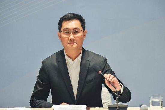 3月3日,北京,全国人大代表、腾讯公司董事会主席马化腾在媒体沟通会上。视觉中国 图