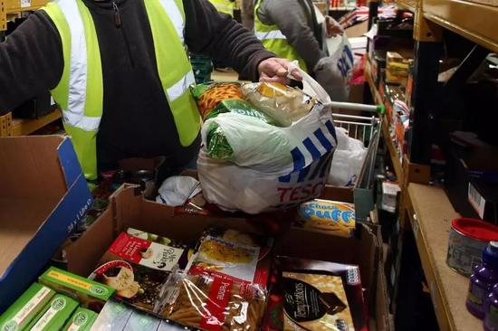 ▲Felix项目整理超市要扔掉的可食用食品