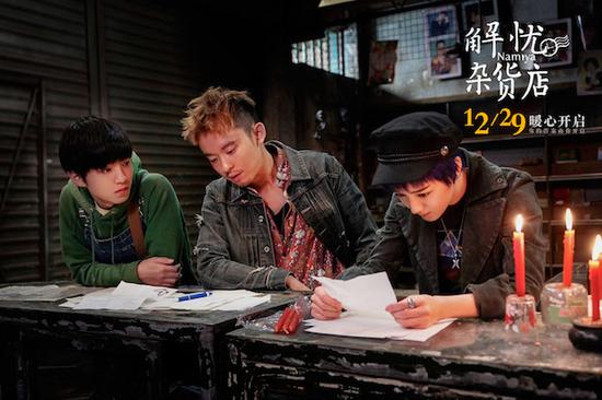 12月底上映的《解忧杂货店》,又是改编自日本作家东野圭吾的小说,可见东野圭吾在中国的畅销。