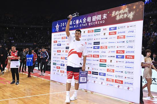 2018CBA全明星正赛,易建联获得MVP。