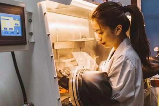 刘明侦。图片来源:电子科技大学微固学院