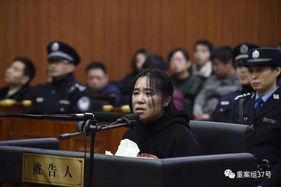 ▲2月1日,“6·22保姆纵火案”被告人莫焕晶在杭州中院受审。 杭州中院供图