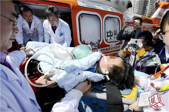 澎湃新闻:湖北恩施6岁男孩呼吸衰竭 直升机运武汉抢救(图)