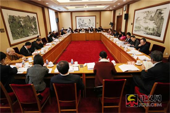 3月12日下午,湖南代表团举行小组会议,审议全国人大常委会工作报告。记者张哲 摄