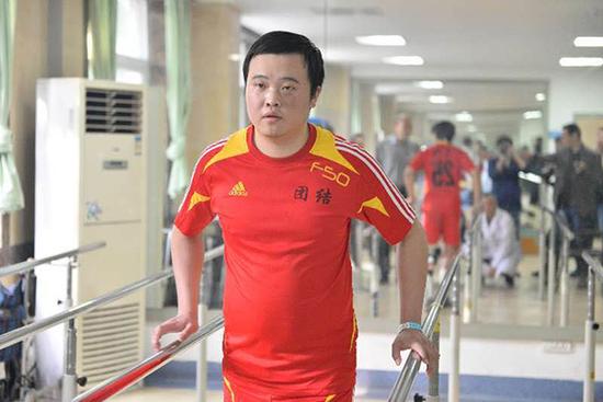 徐前凯在进行康复训练。 文图片均为 铁路成都局集团有限公司 供图