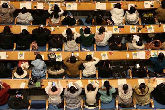 1月10日，山东济南，5000名考研学生同上“巨无霸”大课。视觉中国供图