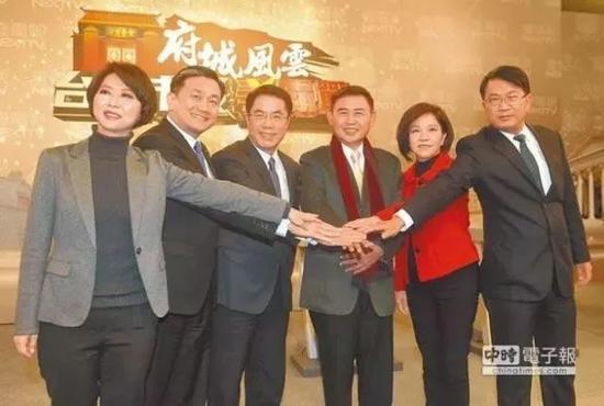 从左到右依次为陈亭妃、王定宇、黄伟哲、李俊毅、叶宜津、颜纯左。(图片来源:台湾《中时电子报》)