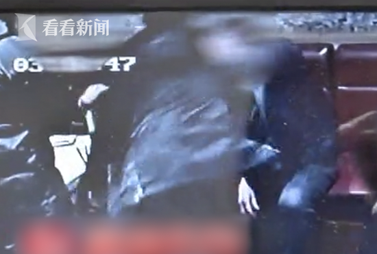 男子醉酒骚扰女店员 邻桌男”救美”打死对方（组图） - 2
