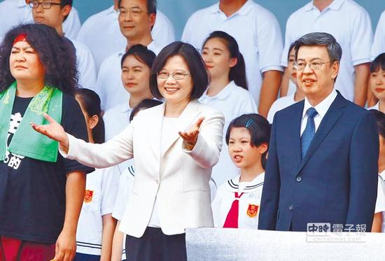 蔡英文民调持续下滑。(图片来源:台湾《中时电子报》)