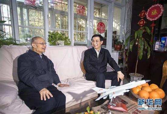 王沪宁在顾诵芬家中