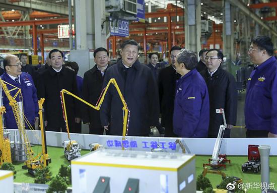 12月12日下午,习近平总书记参观徐工集团。
