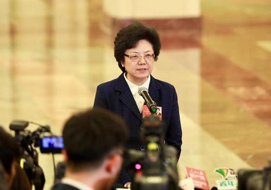 3月9日,国家卫计委主任李斌接受媒体采访。 视觉中国 图