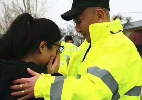 49岁的搜救员黄忠文4年救援200多人