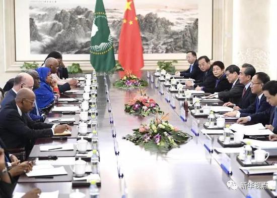 2月8日,外交部长王毅在北京与非盟委员会主席法基共同主持中国—非盟第七次战略对话。新华社记者燕雁摄