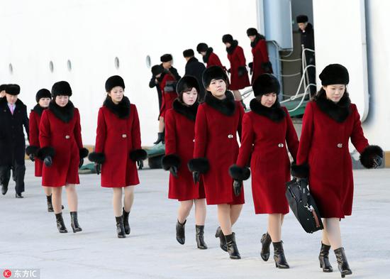 2月7日,“三池淵”樂團在墨湖港下船(圖片來源:東方IC)