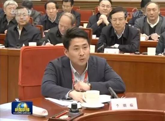 李朋璇参加座谈会。 央视新闻联播截图