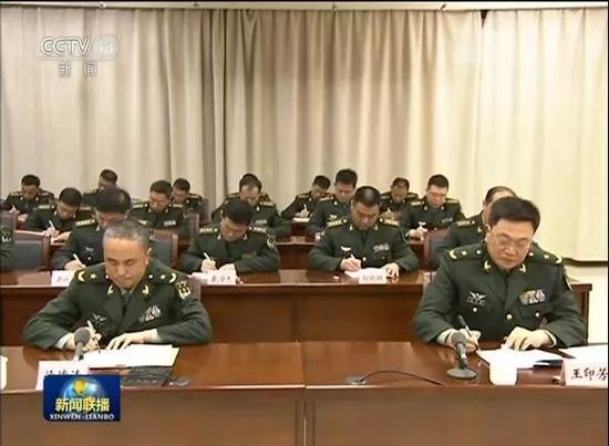 习主席视察第71集团军发表讲话，王印芳认真记录