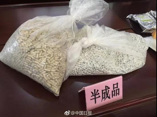 △苏州吴中警方称,嫌疑人丁某是制假惯犯,假货配方由丁某调试而成。据丁某供述,因担心闹出人命,丁某边生产边试吃。