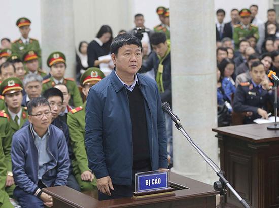 当地时间2018年1月8日，越南河内，胡志明市委原书记丁罗升出庭受审。  视觉中国 图