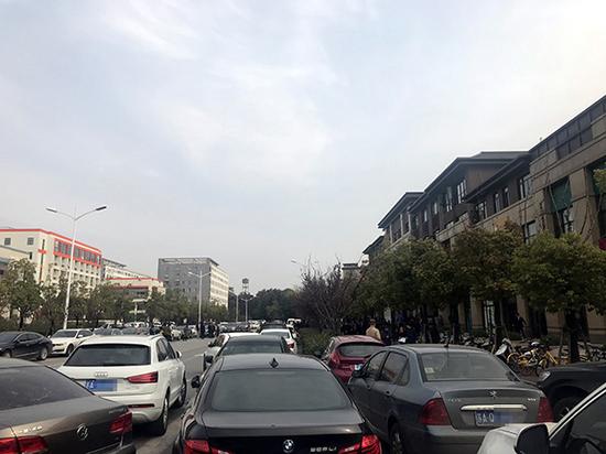 人口与住房_人口与国情手抄报(2)