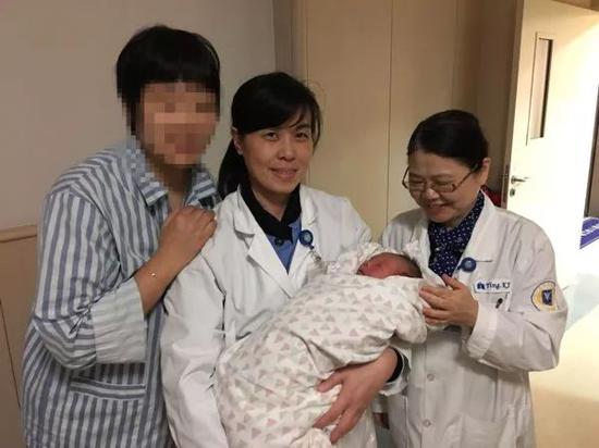 女子跑272次病院终产下男婴