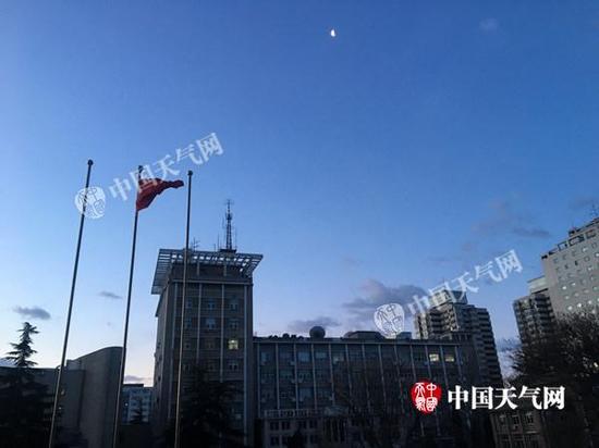 今天清晨,北京风力较小,白天将逐渐加强。