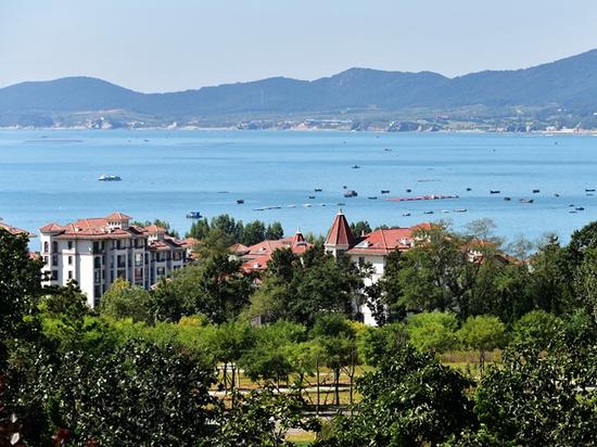 辽宁大连沿海岸线景象。摄影/章轲