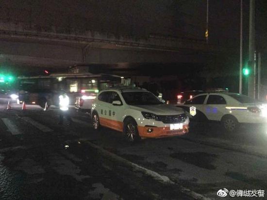 新华社:广东佛山市主干道发生路面塌陷 至少8人死亡