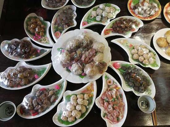 “满汉全席”石头宴展出的部分菜品 本文图均为 受访者供图