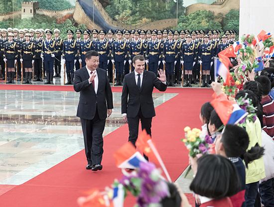 1月9日，国家主席习近平在北京人民大会堂同法国总统马克龙举行会谈。这是会谈前，习近平在人民大会堂北大厅为马克龙举行欢迎仪式。 新华社 图