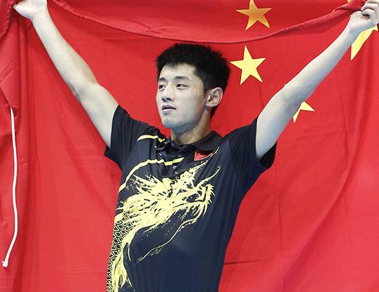 2012年伦敦奥运会,张继科身披国旗庆祝。 本文图均为 视觉中国 资料图