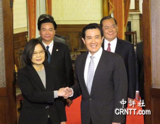 蔡英文(左)和马英九(右)