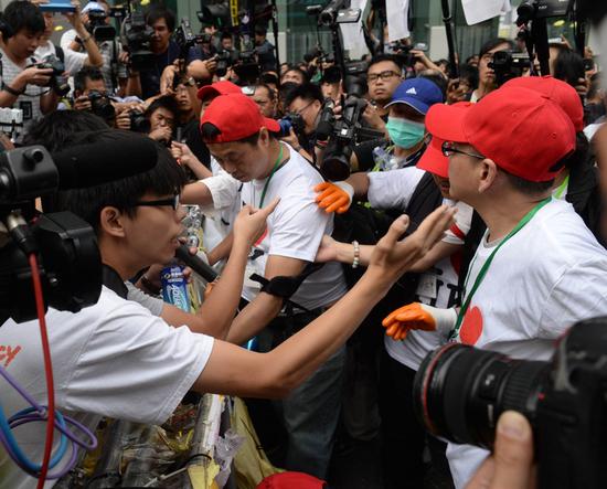 黄之锋等16人“占旺”藐视法庭案将于17日判刑(图源:港媒)
