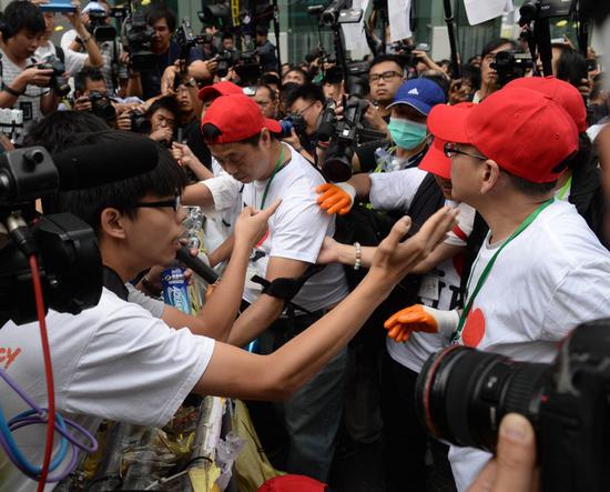 黄之锋等16人“占旺”藐视法庭案将于17日判刑（图源：港媒）