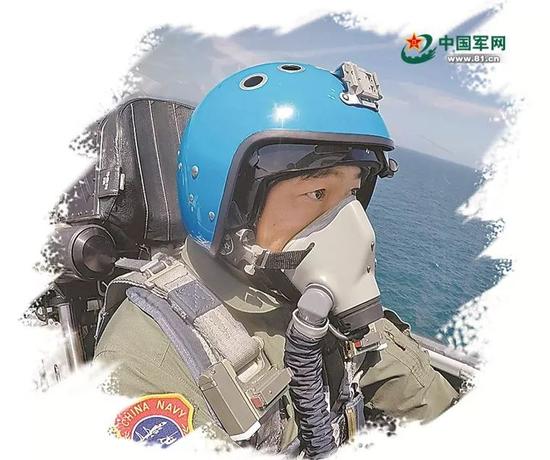 ▲中国航母舰载战斗机飞行员(中国军网)