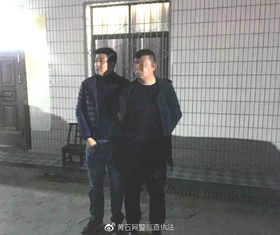 抓捕现场(犯罪嫌疑人 右)