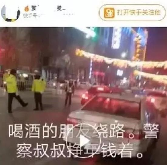 澎湃新闻:男子拍交警执勤视频称“警察叔叔挣年钱” 被拘留