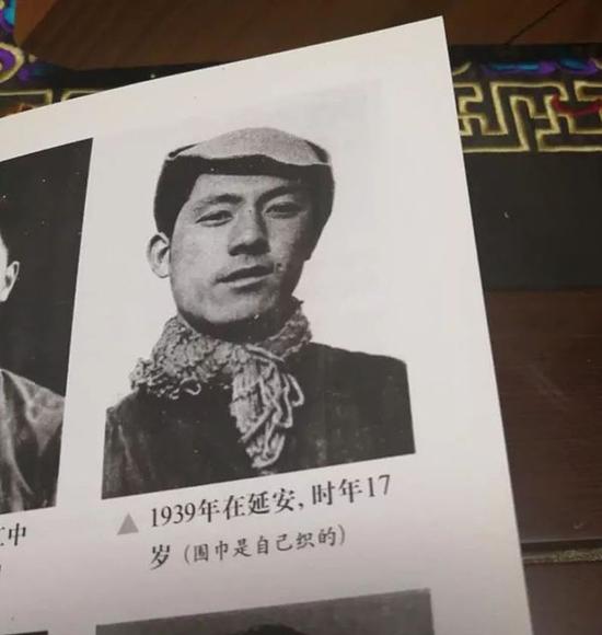 1939年,张沛在延安,时年17岁。(围巾是自己织的)