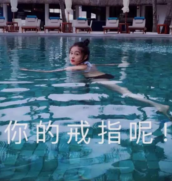所以25日傍晚,老婆一提醒,田胖就屁颠屁颠回去把戒指戴上。