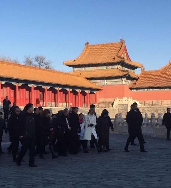 新浪综合:法国总统访华马克龙夫妇参观北京故宫(图)