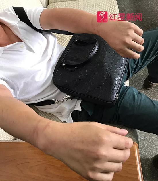 澎湃新闻:商会副会长遭执行法官非法拘禁殴打？法院回应
