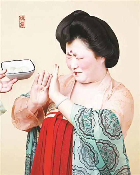 “唐朝仕女”吃汤圆祝福元宵节